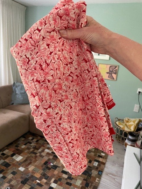 Stof rood wit viscose bloemen Sun & Sea Enka stof retro, Overige materialen, 120 cm of meer, Ophalen of Verzenden, Rood