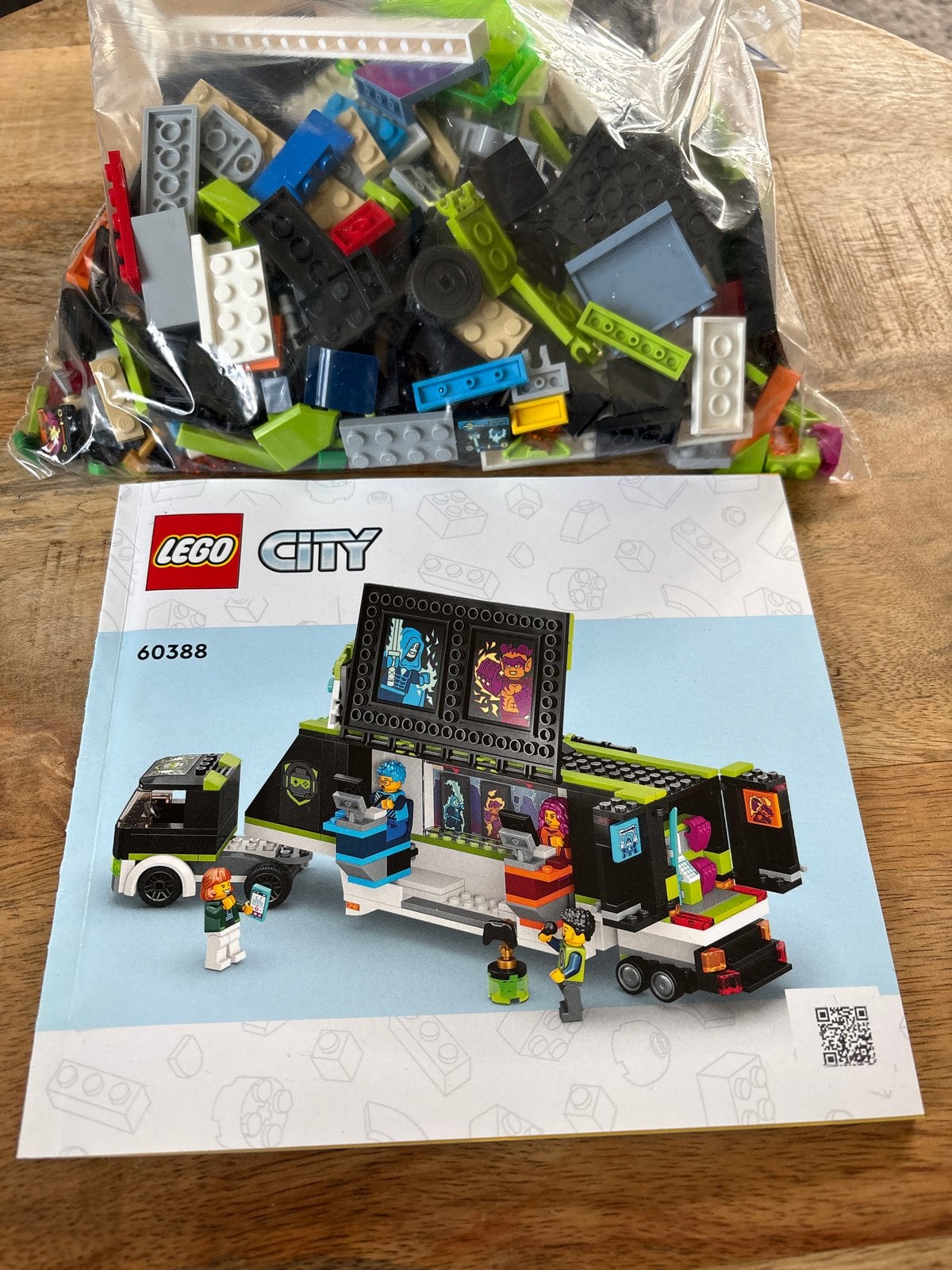 LEGO City Gaming Toernooi Vrachtwagen 60388 (Zonder doos)