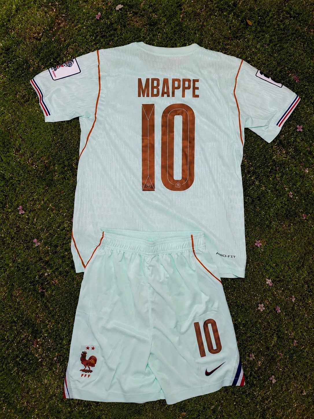 Mbappe Set Frankrijk Uit - Spelersversie, Maat M, Ophalen of Verzenden, Nieuw, Set