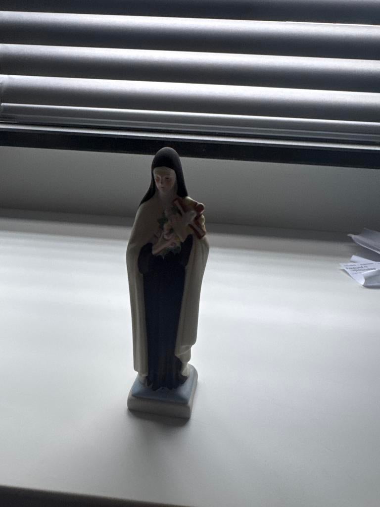 Beeldje van een non met kruis, Ophalen, Gebruikt, Religie