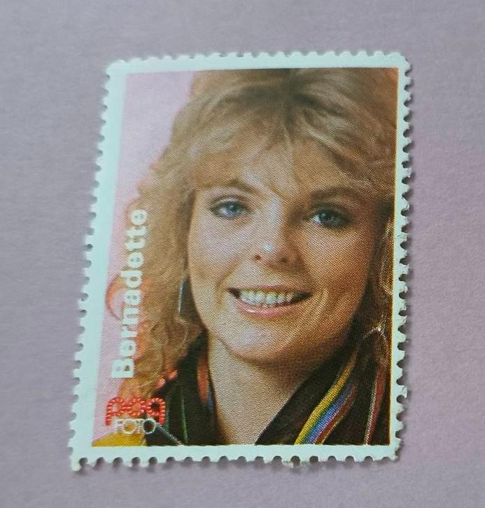 Popfoto zegel Bernadette, Ophalen of Verzenden, Nieuw, Foto of Kaart