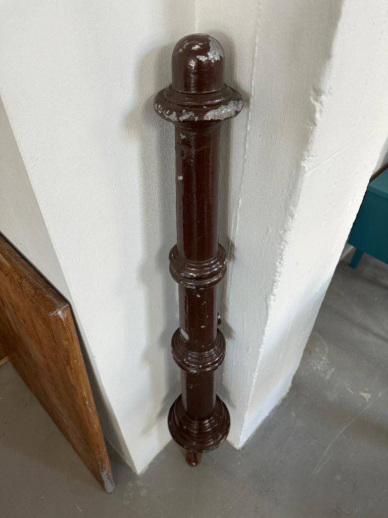 Oude straatpaal, industriële afzetpaal, gietstalen paal, Ophalen, Gebruikt, Minder dan 180 cm, Palen