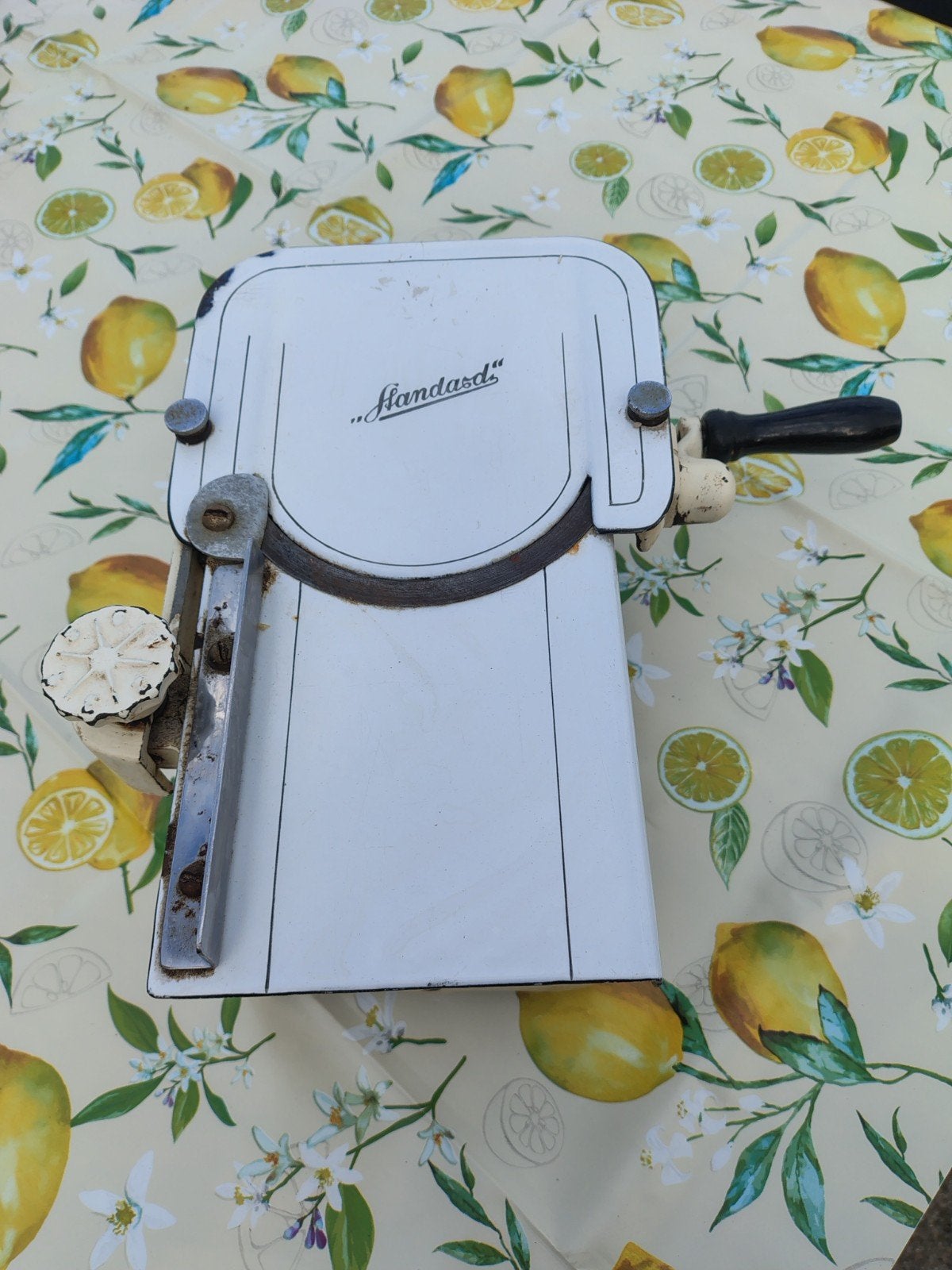 Mooie Oude Geëmailleerde Snijmachine Standard, Antiek en Kunst, Ophalen of Verzenden