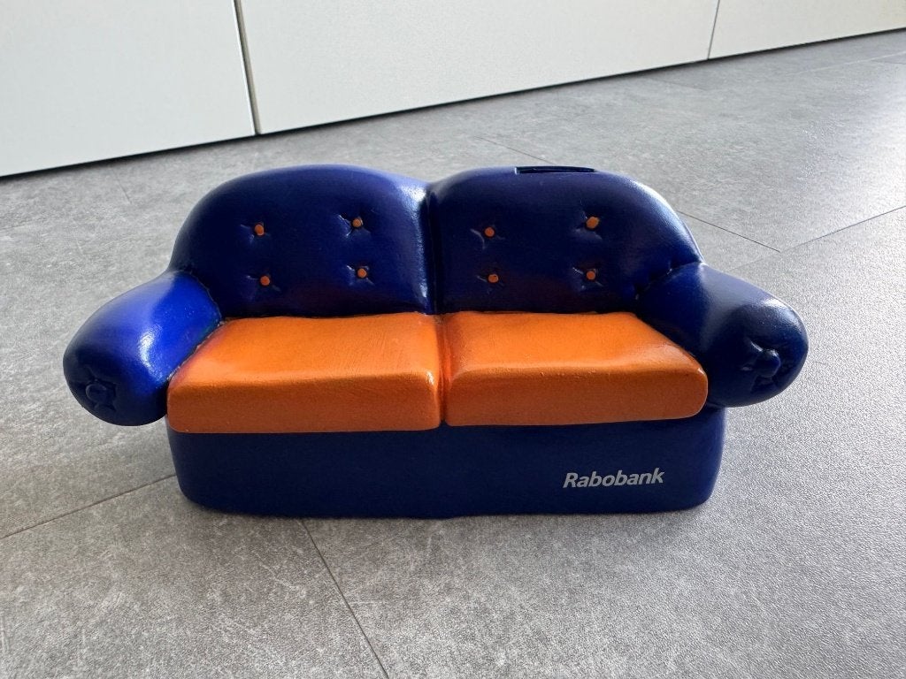 Vintage Rabobank Spaarpot Bankstel/Sofa–incl. originele dop!, Verzamelen, Ophalen of Verzenden, Zo goed als nieuw, Kunststof, Overige thema's