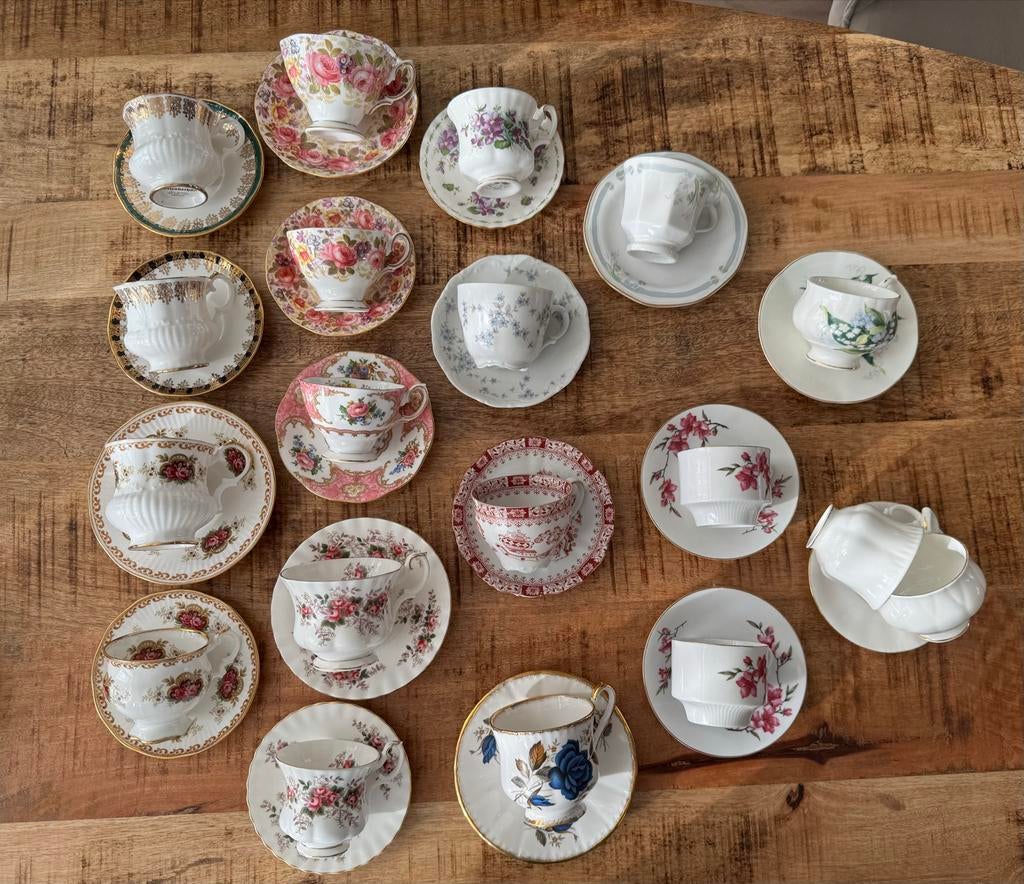 Diverse kop en schotels - 19 sets porselein, Ophalen