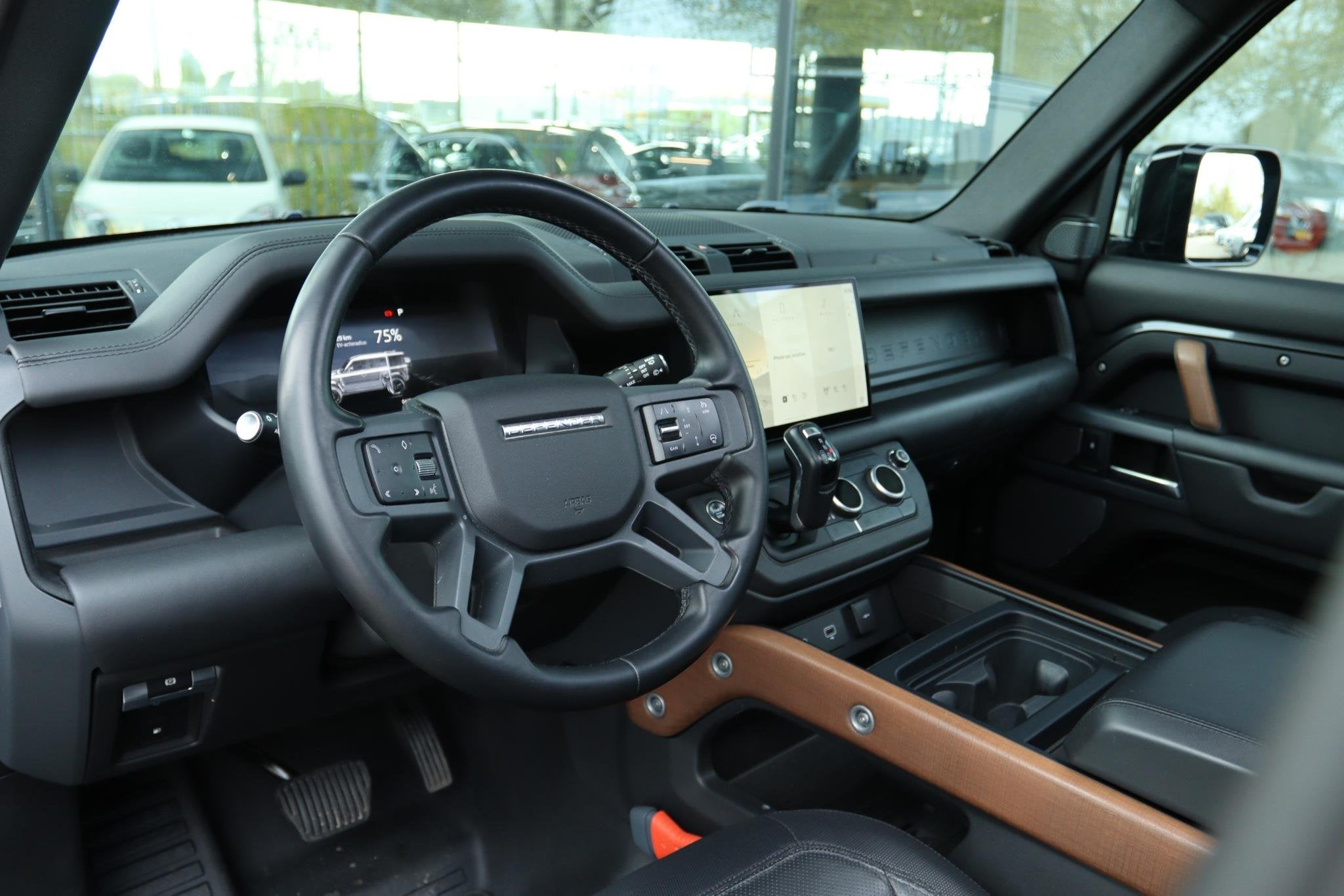 LAND ROVER DEFENDER 110 2.0 P400E 110 X-DYNAMIC HSE BLACK PA, Auto's, Land Rover, Automaat, 404 pk, Gebruikt, 3000 kg