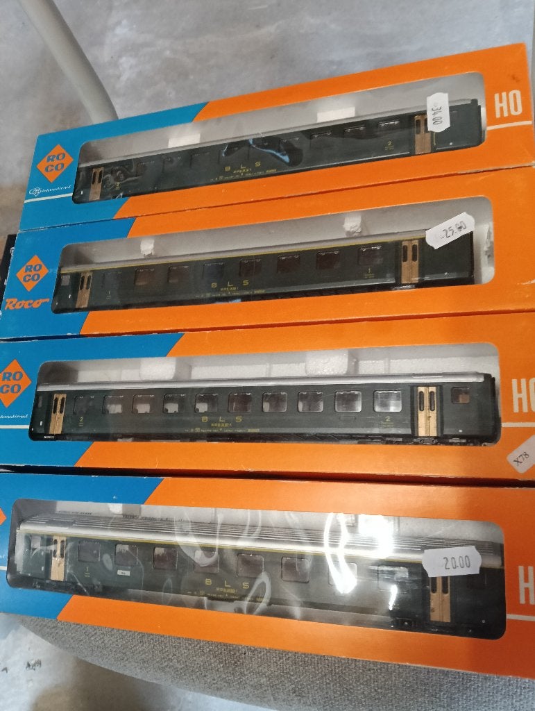 Roco set van 5 BLS rijtuigen 4238A,4238B,4239,4239D en 4239A, Wisselstroom, Gebruikt, Wagon, Ophalen of Verzenden