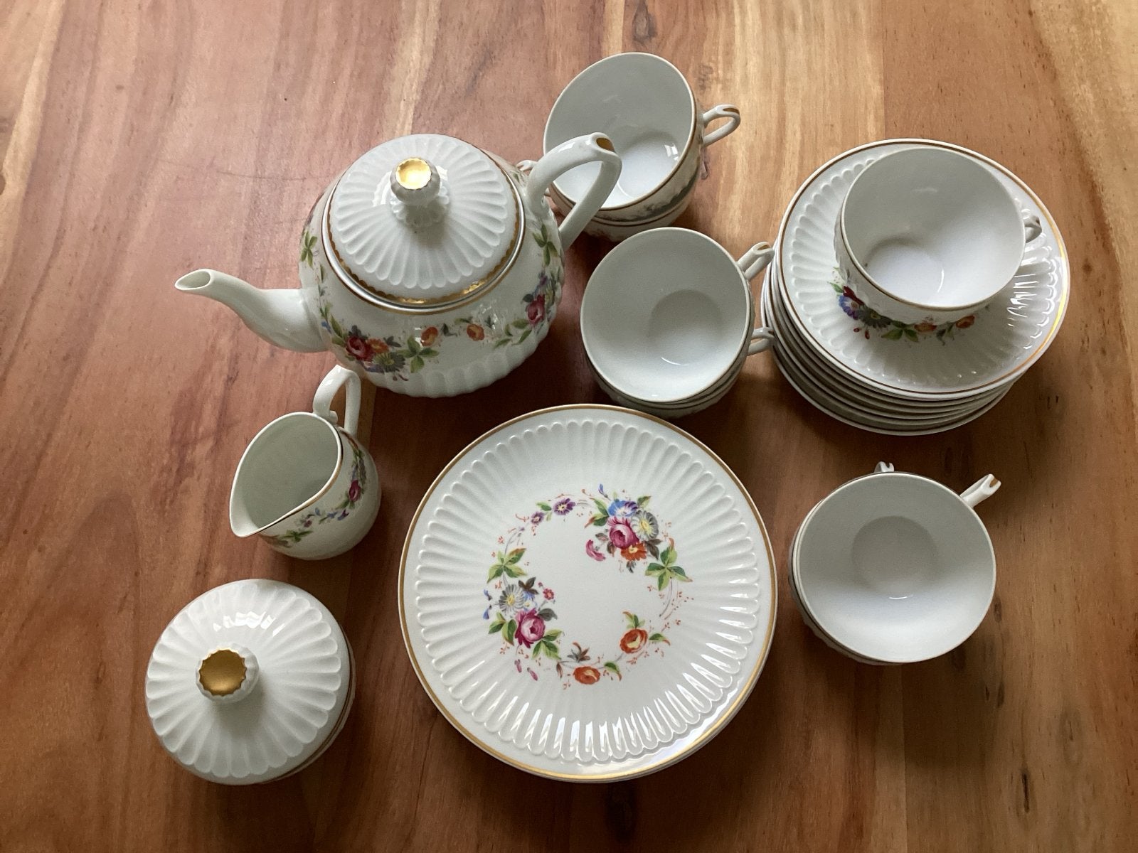 Limoges Porselein Theeservies - Bloemmotief en Gouden Rand, Antiek en Kunst, Ophalen