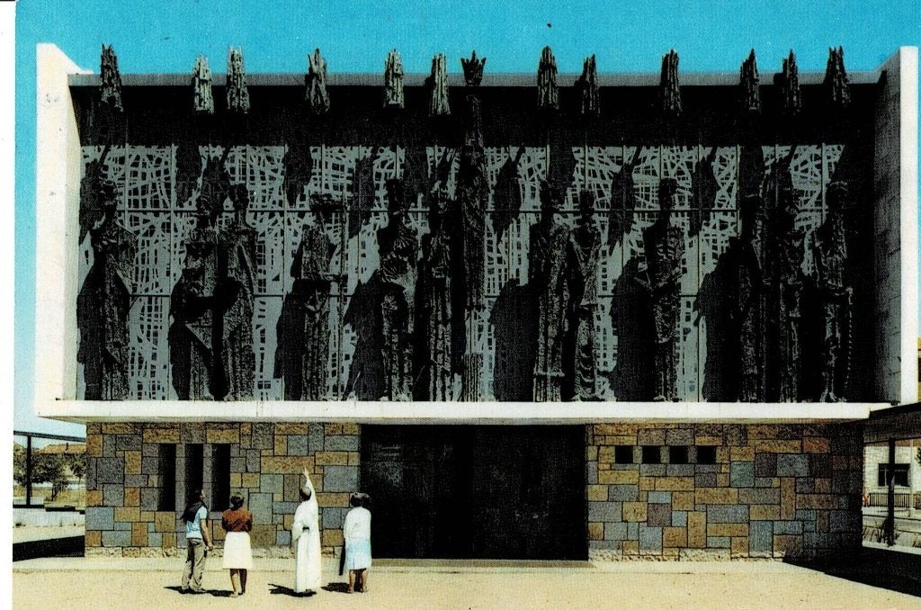 Basílica Menor de La Virgen del Camino in Léon, Spanje., Ophalen of Verzenden, 1960 tot 1980, Gelopen, Spanje