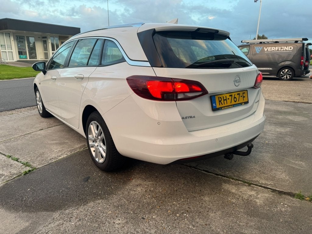 Foto 5 van Opel Astra 1.0 Turbo  Sports Tourer 2017 Wit Airco| trekhaak