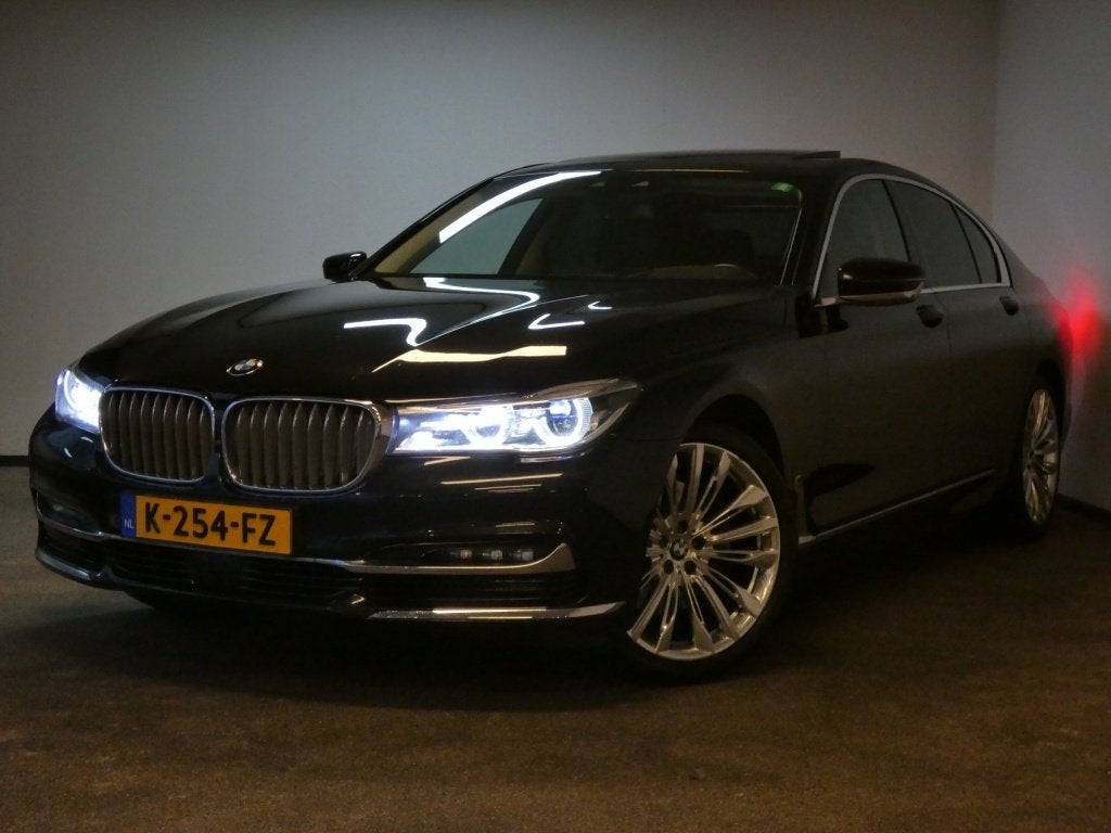 BMW 7 Serie 740i High Executive (bj 2016, automaat), Auto's, Automaat, Dealer onderhouden, Achterwielaandrijving, Gebruikt