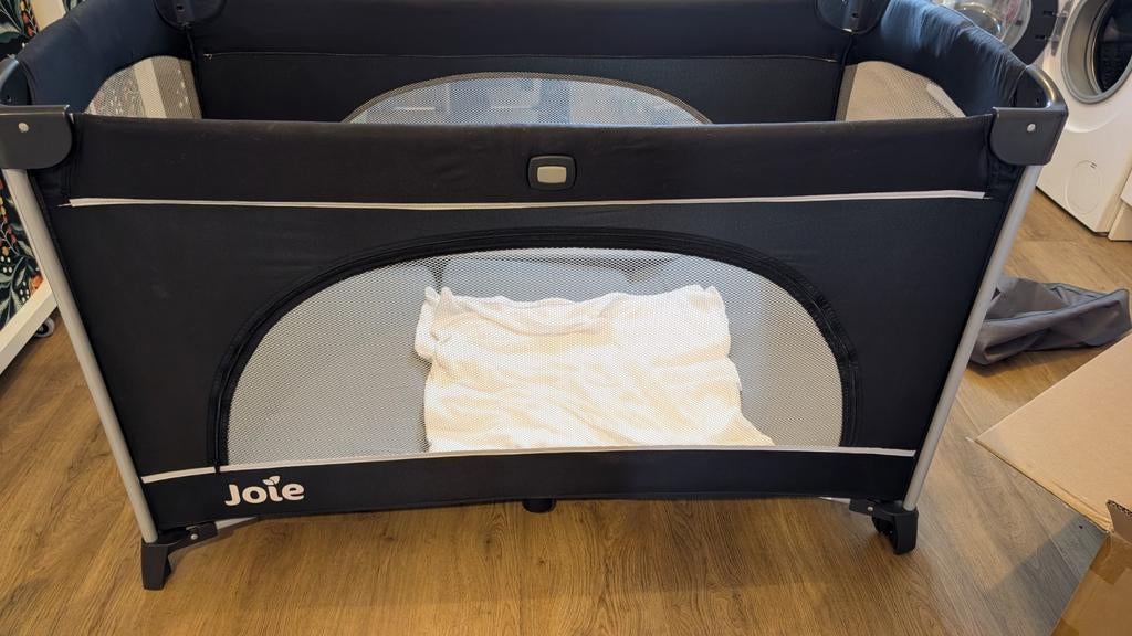 Joie campingbedje - Zwart en grijs, Ophalen, Gebruikt, Rechthoekig