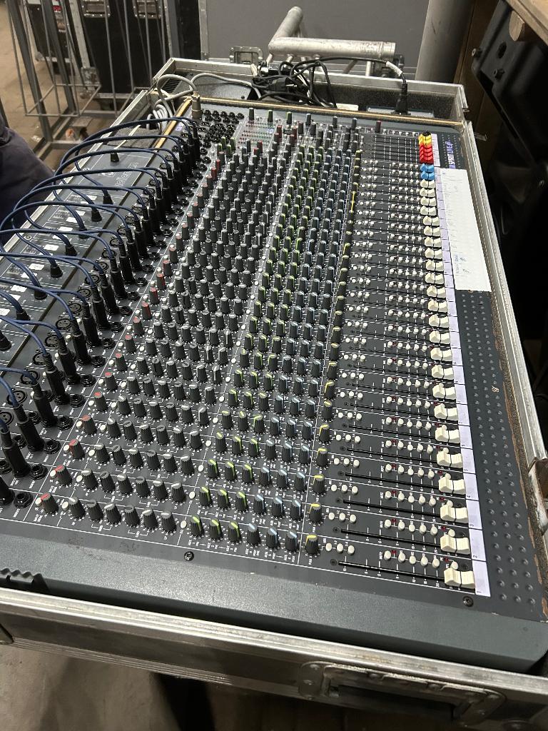 Soundcraft spirit live 42 mengtafel, Muziek en Instrumenten, Mengpanelen, Ophalen, Zo goed als nieuw, 20 kanalen of meer