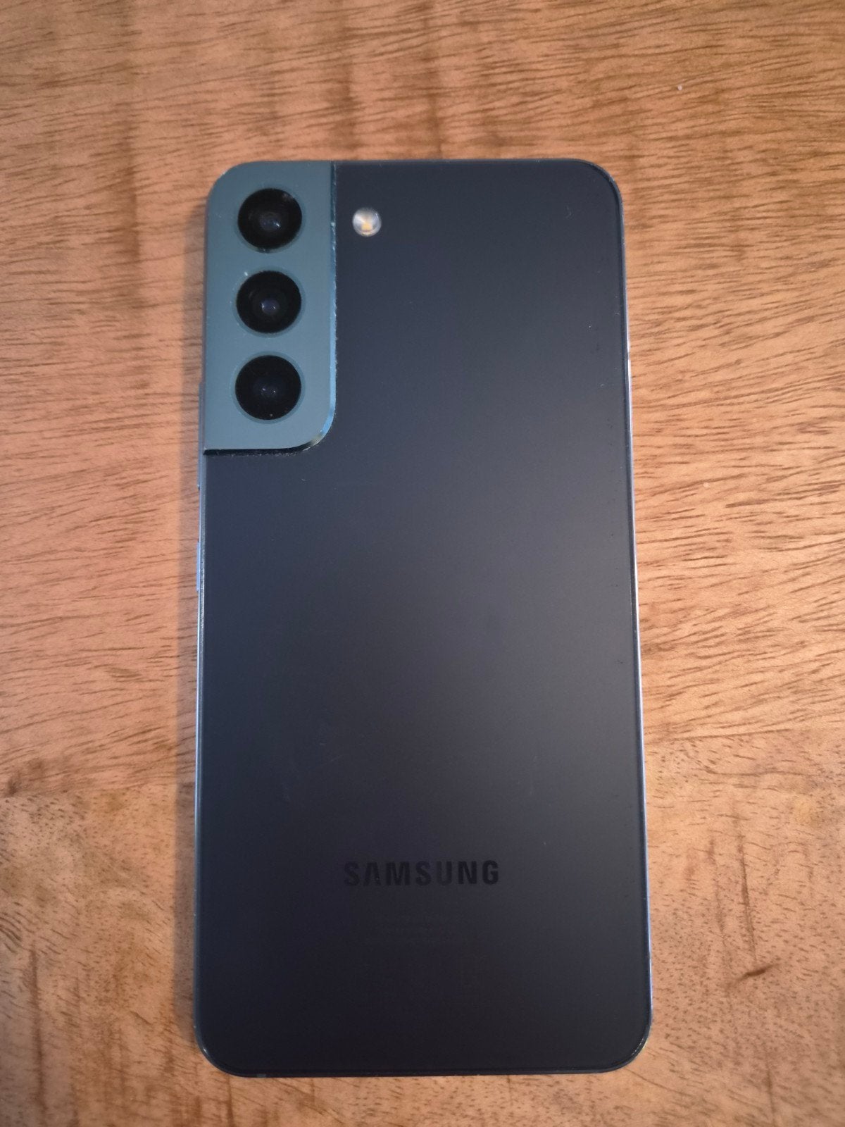 Samsung Galaxy S22 128GB donker groen - Zo goed als nieuw