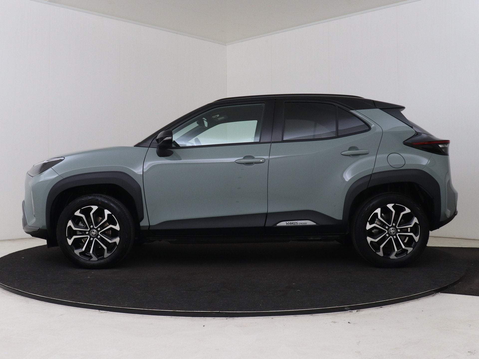 Toyota Yaris Cross 1.5 Hybrid 130 Executive Premium Pack, 12 maanden, 1195 kg, Leder en Stof, Bedrijf