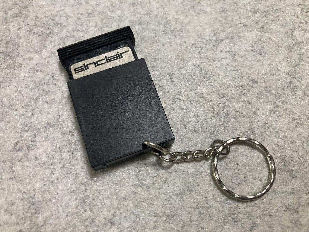 sinclair microdrive cartridge sleutelhanger, Ophalen of Verzenden, Sinclair