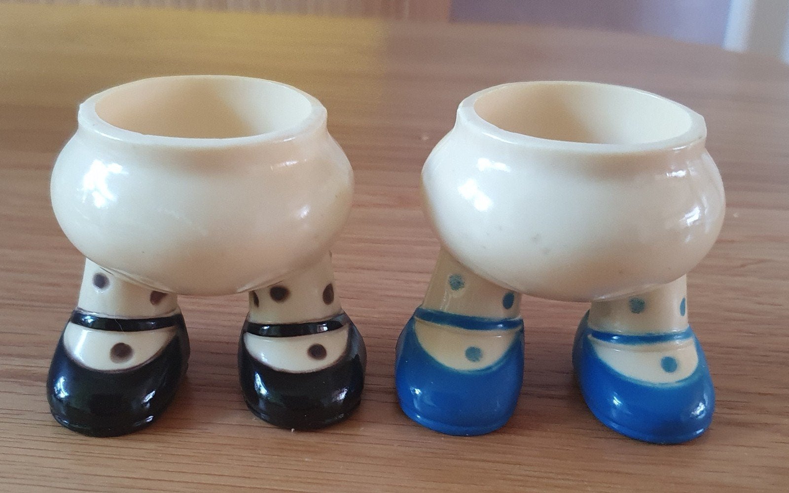 Eierdopjes ' Eggs on legs' vintage 2x, Ophalen of Verzenden, Gebruikt