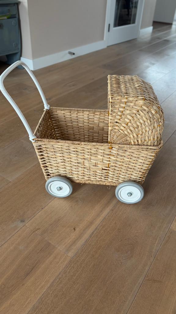 Poppenwagen rotan, Ophalen of Verzenden, Zo goed als nieuw