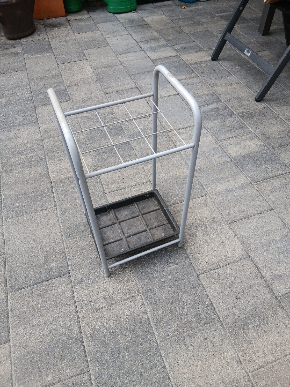 Metalen paraplubak met lekbak, Gebruikt, Ophalen of Verzenden, Grijs, Metaal