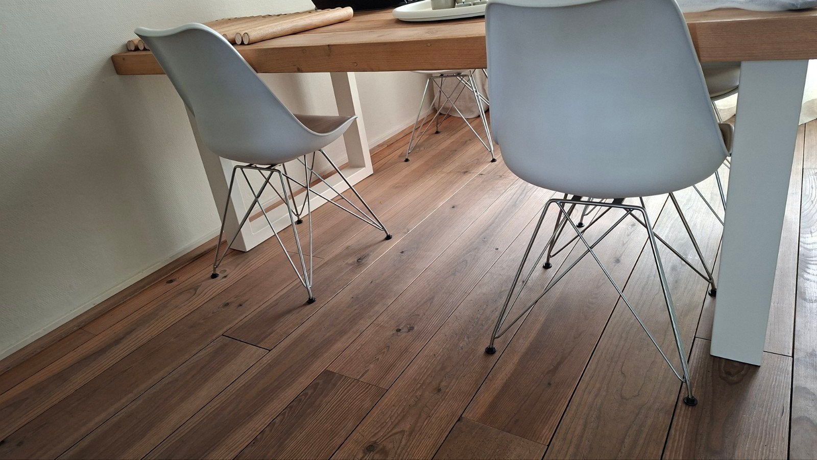 4 Witte Eetkamerstoelen met Metalen Poten, Ophalen, Gebruikt, Wit, Vier