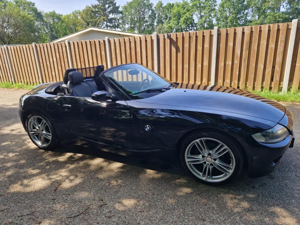 BMW Z4 2004 Zwart, 228 pk, Achterwielaandrijving, Zwart, 2494 cc