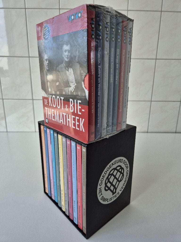 Bliotheek + Thematheek - Van Kooten en De Bie - 18-Disc, Alle leeftijden, Ophalen of Verzenden, Nieuw in verpakking, Stand-up of Theatershow