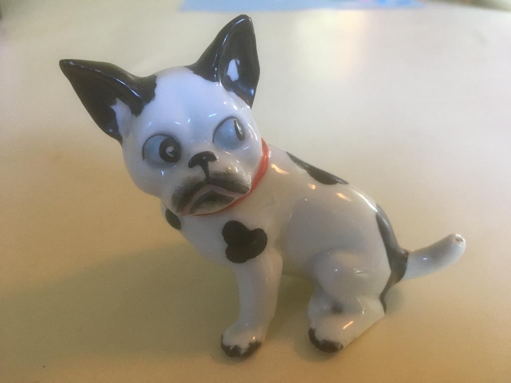beeldje Frans Bulldogje zwartwit glazuur, Verzamelen, Beelden en Beeldjes, Ophalen of Verzenden, Zo goed als nieuw, Dier