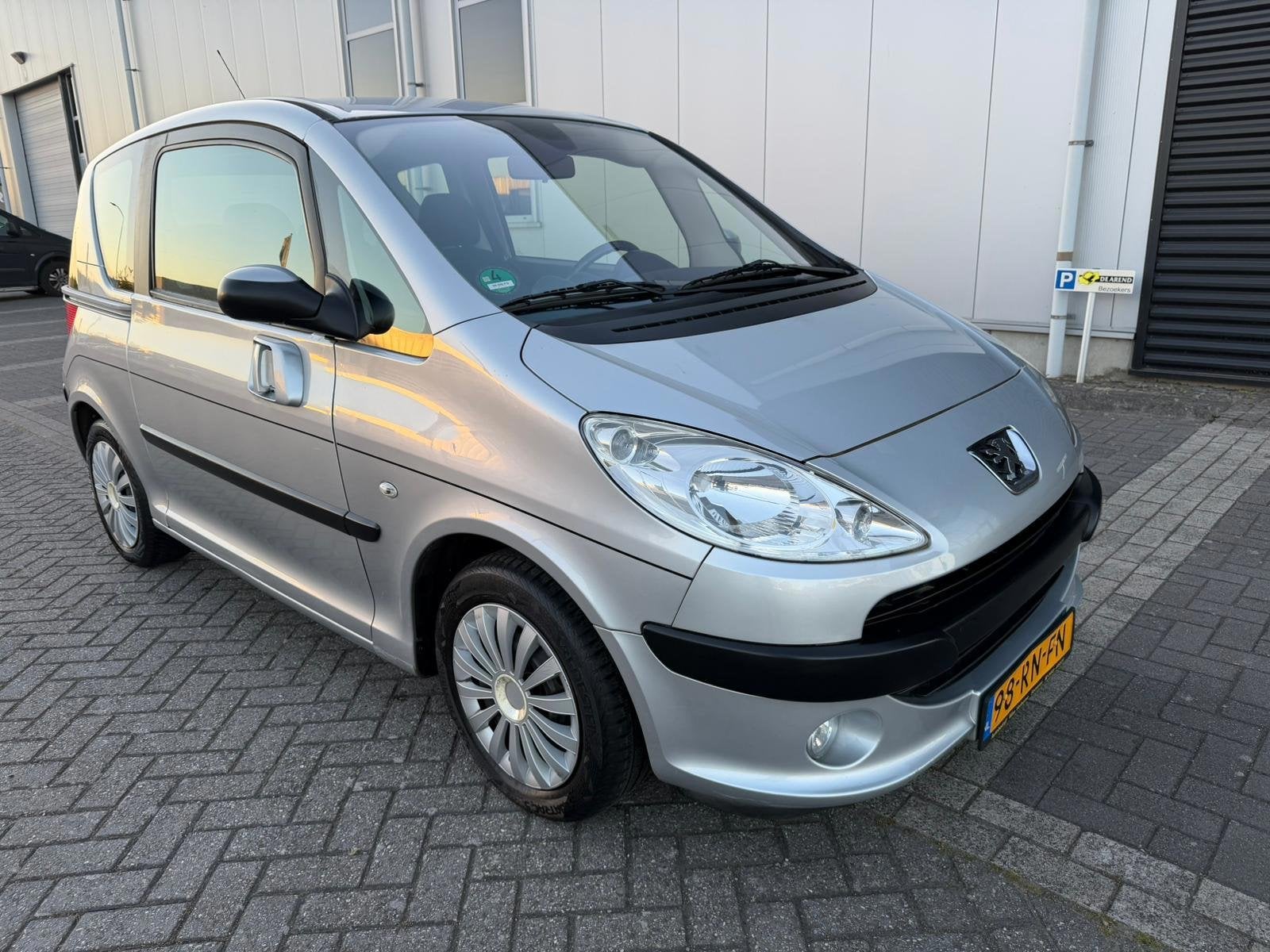 Peugeot 1007 1.4 Gentry Airco AUTOMAAT APK NAP, Auto's, Peugeot, 4 cilinders, 4 stoelen, 49 €/maand, Origineel Nederlands