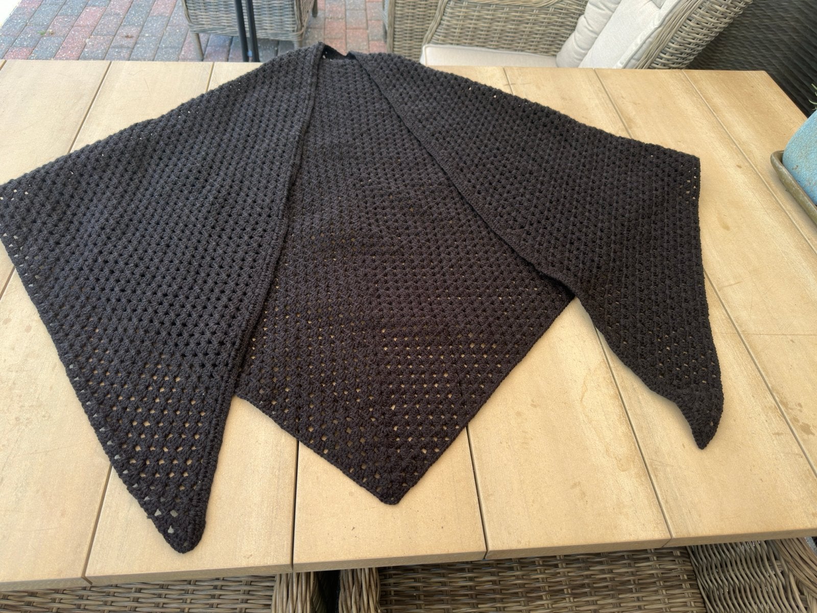 Zwarte gehaakte omslagdoek/poncho NIEUW, Ophalen of Verzenden, Zo goed als nieuw, Maat 42/44 (L), Zwart