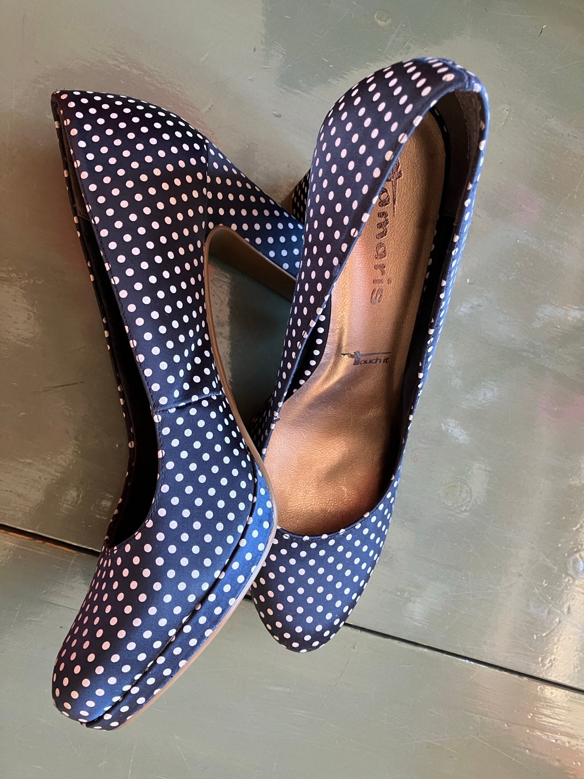 Tamaris pumps blauw met stippen polkadot  - Maat 41, Pumps, Zo goed als nieuw, Verzenden, Blauw