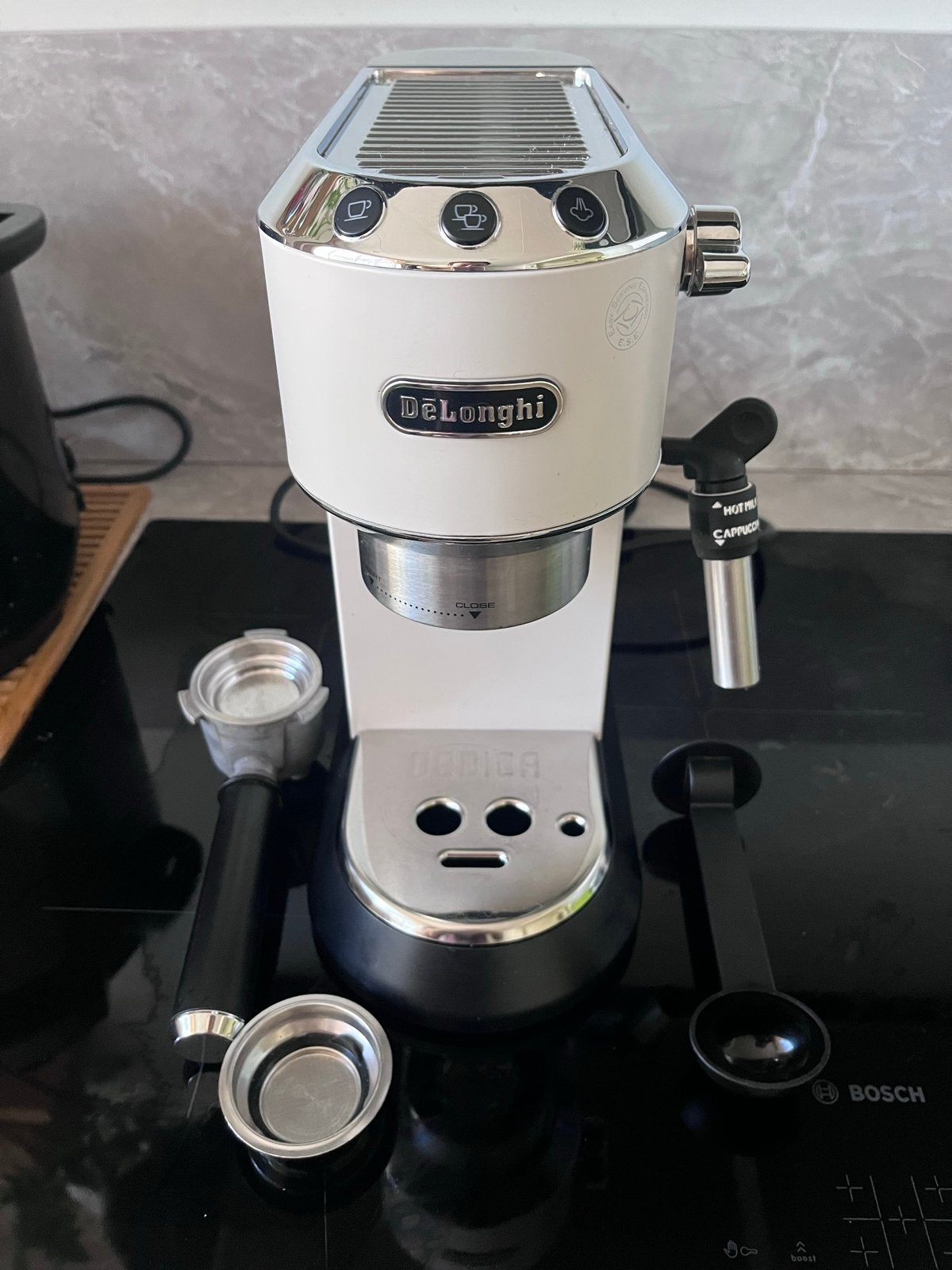 Witte De'Longhi Dedica EC 685.W Espressomachine, Espresso apparaat, Gemalen koffie, Zo goed als nieuw, 1 kopje