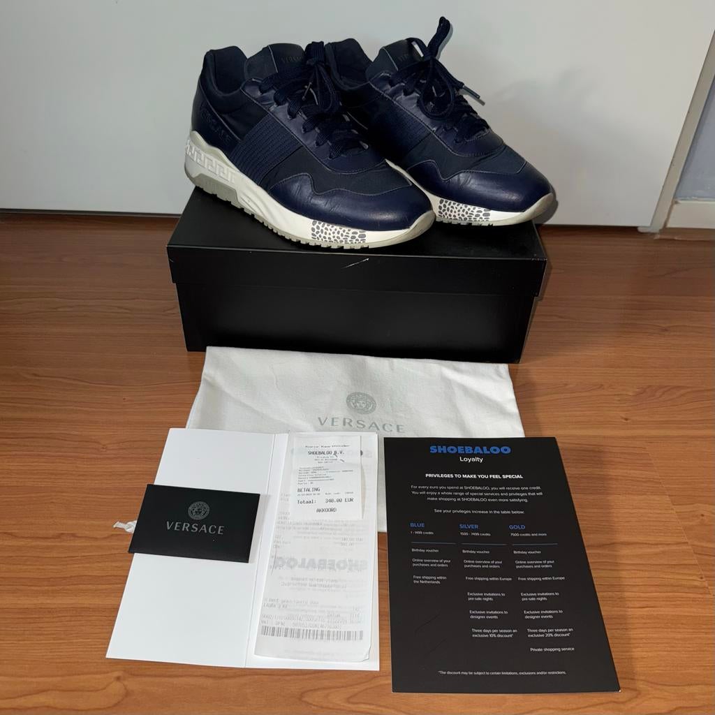 Versace sneakers donkerblauw 44, Blauw, Ophalen of Verzenden, Sneakers of Gympen, Zo goed als nieuw