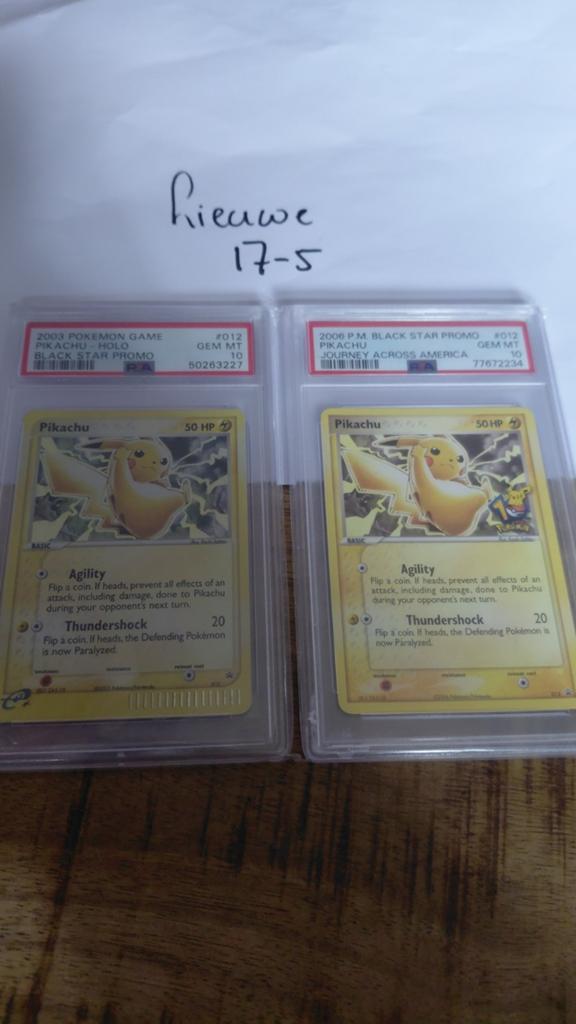 Pikachu blackstarpromo 012 en pikachu 012 10th anniversary, Ophalen of Verzenden, Nieuw, Meerdere kaarten, Foil