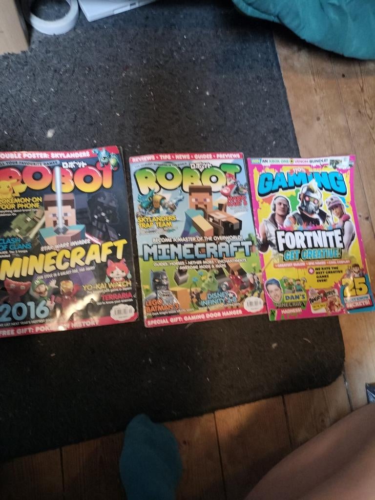 3 Robot en Gaming tijdschriften - Minecraft, Fortnite, Ophalen of Verzenden, Gelezen, Overige typen