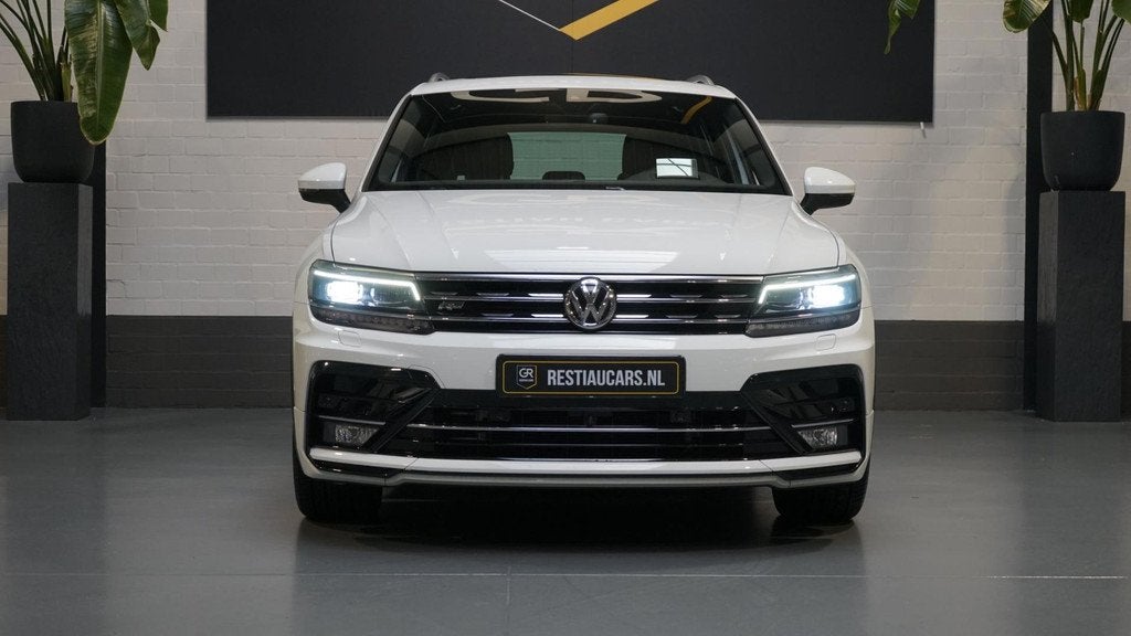 Volkswagen Tiguan 2.0 TSI 3x R-Line AUTOMAAT-360 CAM-ACC-HUD, Auto's, Volkswagen, Automaat, Gebruikt, 4 cilinders, 1984 cc