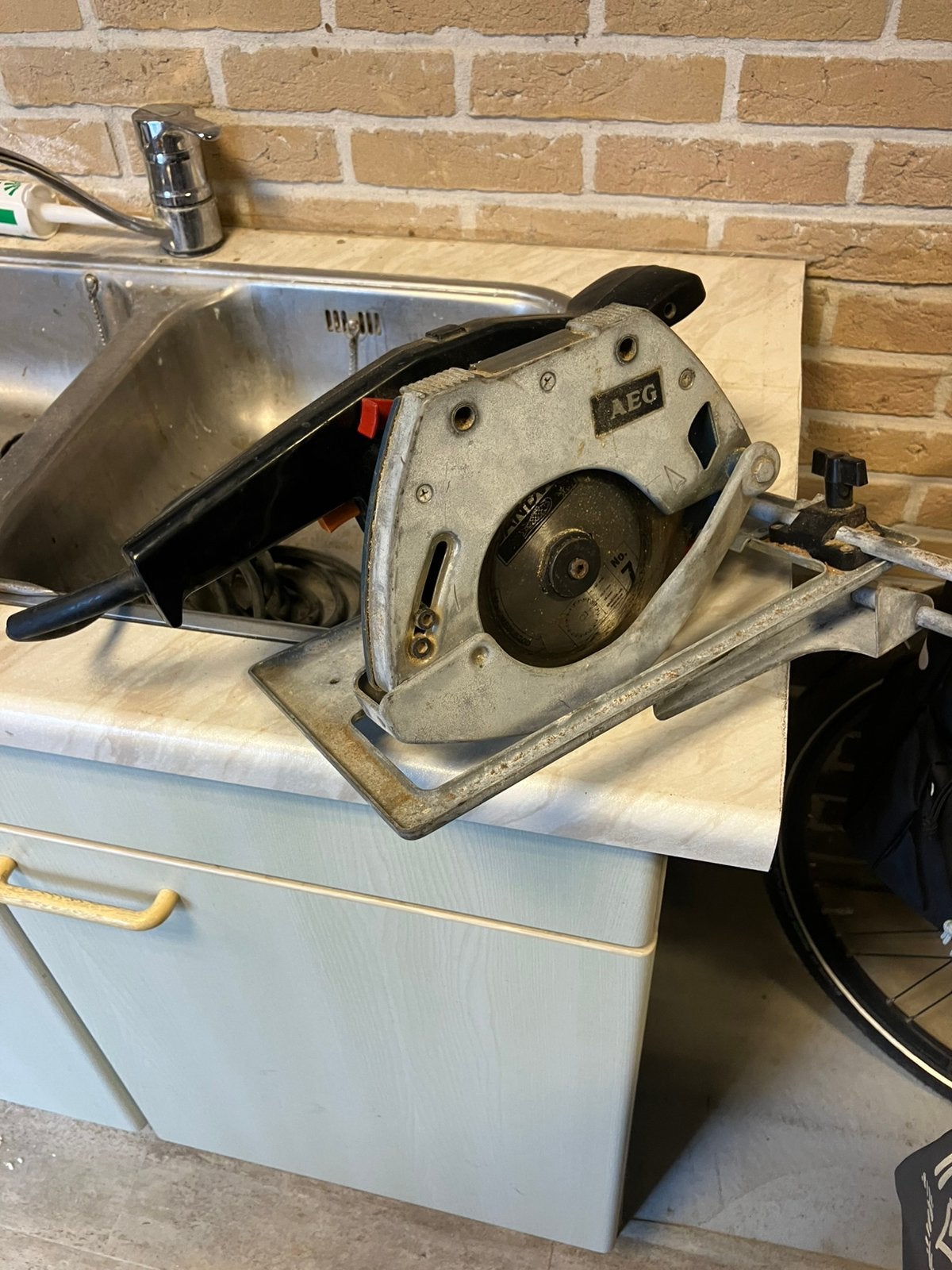 Circelzaag AEG, Ophalen, 1200 watt of meer, Cirkelzaag, 30 tot 70 mm