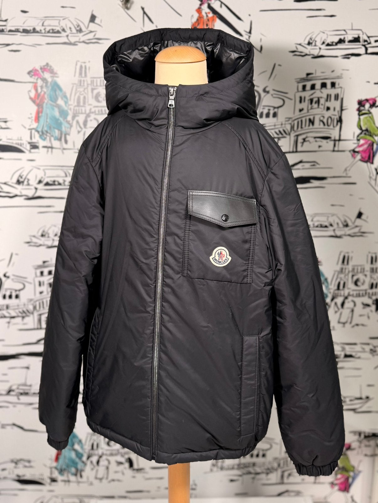 Moncler jongens zwarte winterjas maat 14 (875 euro), Moncler EU, Ophalen of Verzenden, Zo goed als nieuw, Moncler
