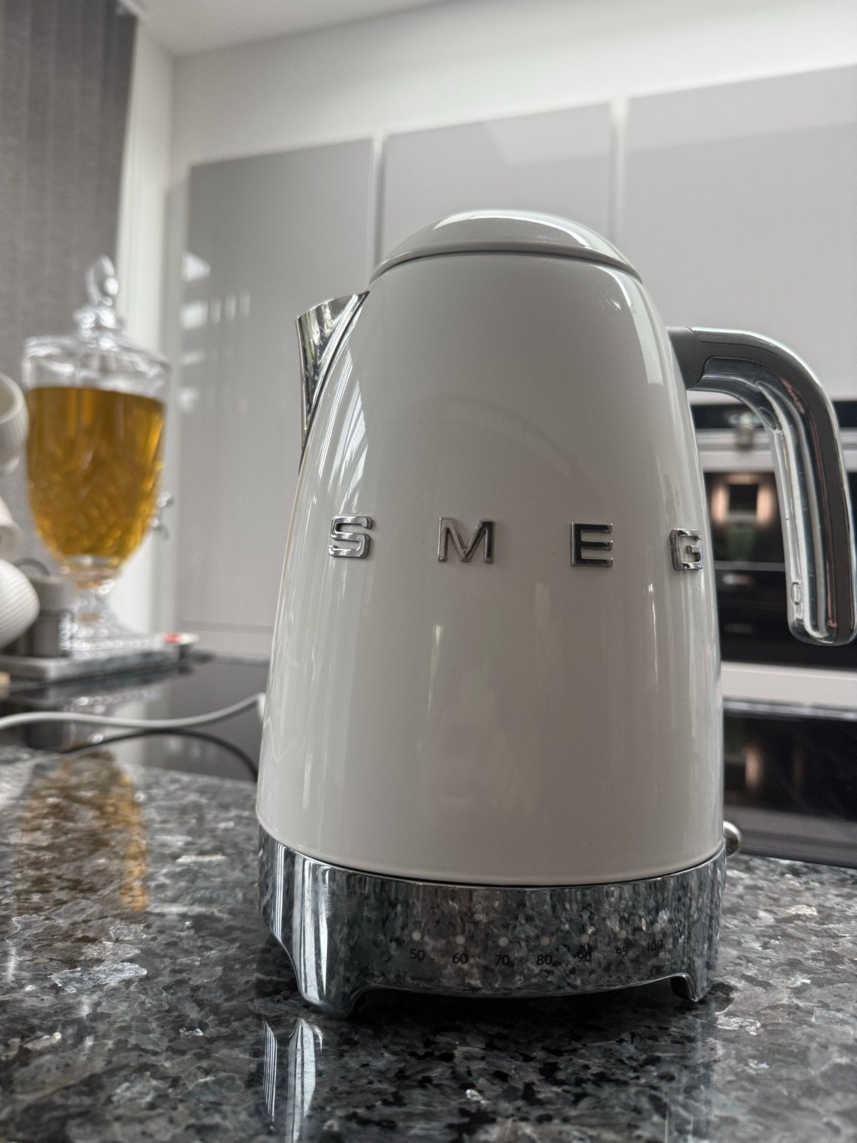 Smeg Waterkoker - Stijlvol en Functioneel, Witgoed en Apparatuur, Waterkokers, 1 tot 2 liter, Ophalen, Zo goed als nieuw, Draadloos