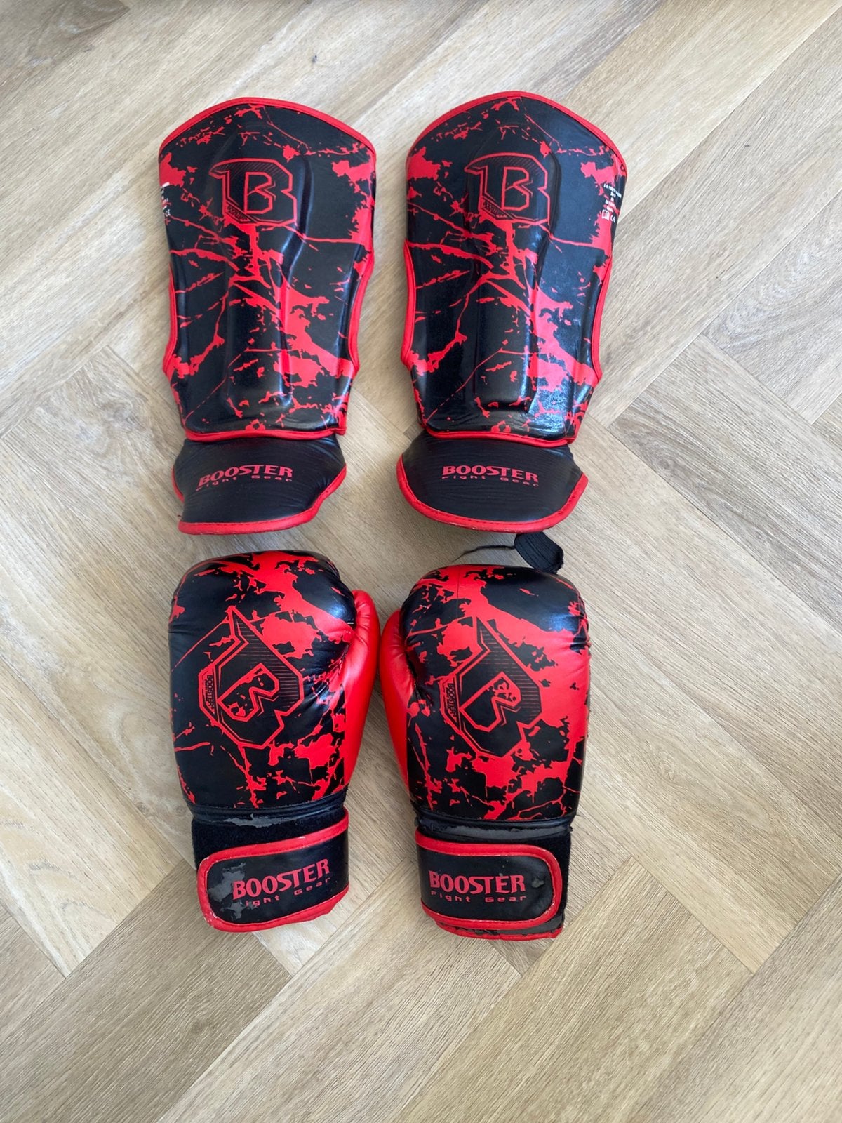 Complete kickboksset – 2x handschoenen + 2x scheenbeschermer, Ophalen, Gebruikt, Bokshandschoenen