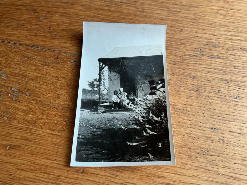 O124 vrouw kinderen, Ophalen of Verzenden, Voor 1940, Zo goed als nieuw, Kind
