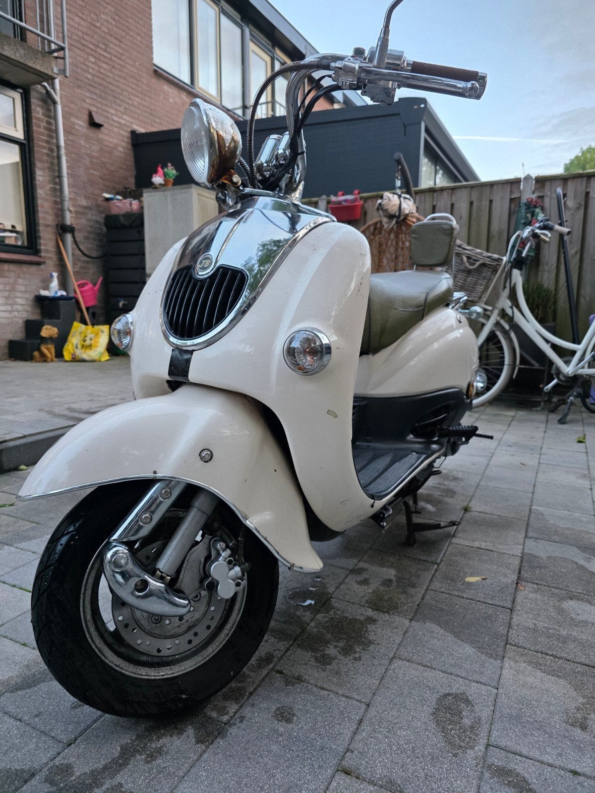 Retro scooter Tutti Bella - Kapschade, lage km stand, Fietsen en Brommers, Ophalen, Gebruikt, Benzine, Overige merken