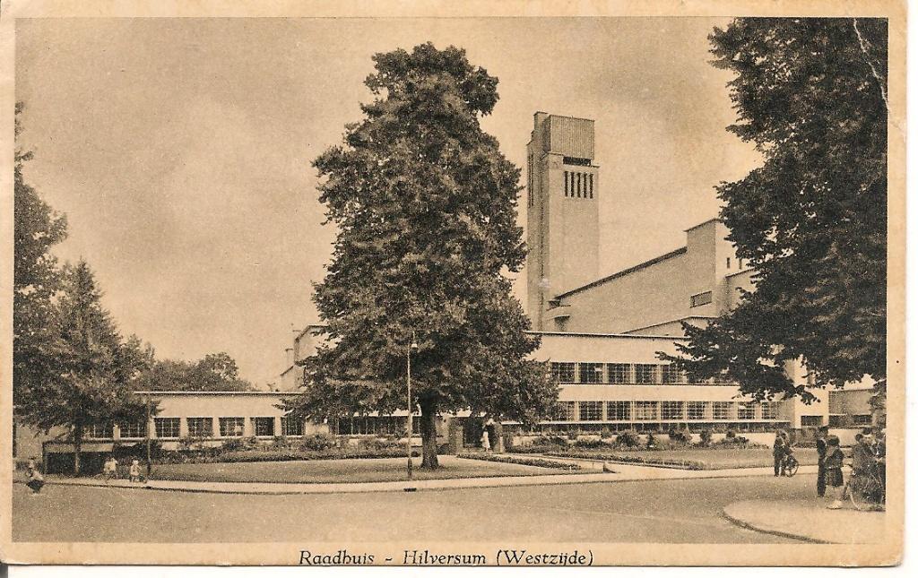 Raadhuis Hilversum  Westzijde., Ophalen of Verzenden, 1940 tot 1960, Gelopen, Noord-Holland