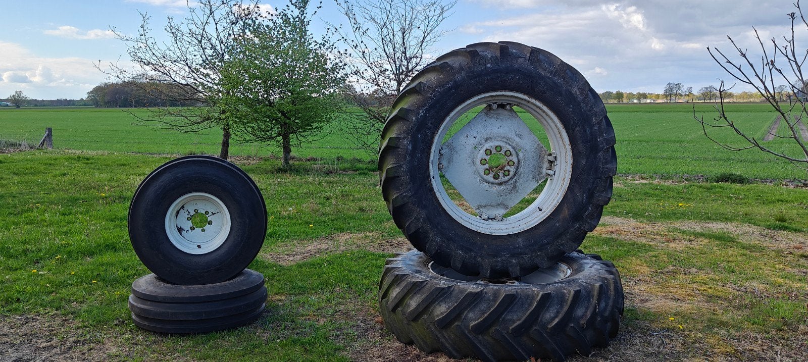 Velgen met banden voor Ford modellen 5000-7700, Auto-onderdelen, Banden en Velgen, Overig, Gebruikt, Banden en Velgen, Ophalen of Verzenden