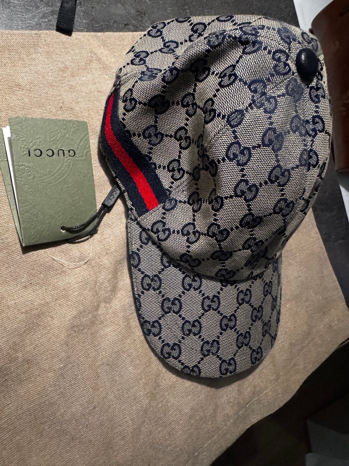 Gucci pet met GG-monogram en Web-streep, Ophalen of Verzenden, Zo goed als nieuw, One size fits all, Pet