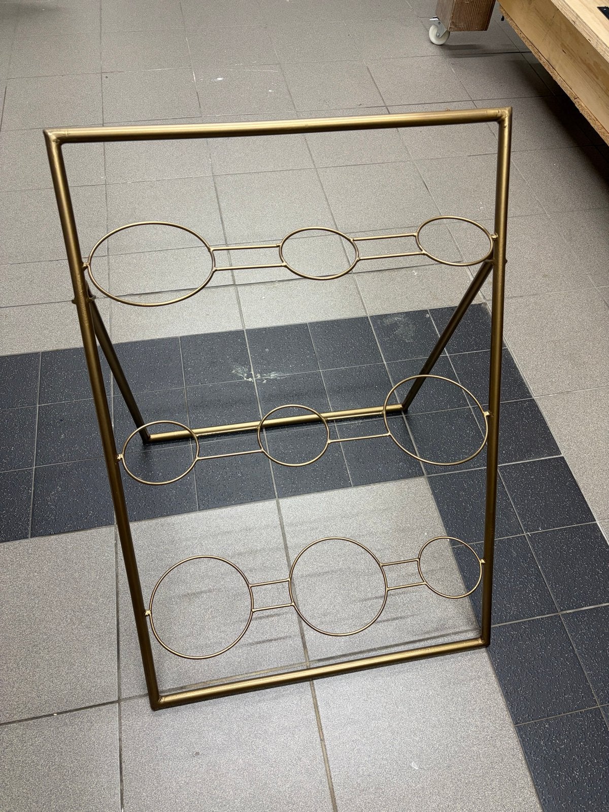 Gouden staand plantenrek voor potten., Tuin en Terras, Ophalen, Gebruikt, Binnen, Metaal