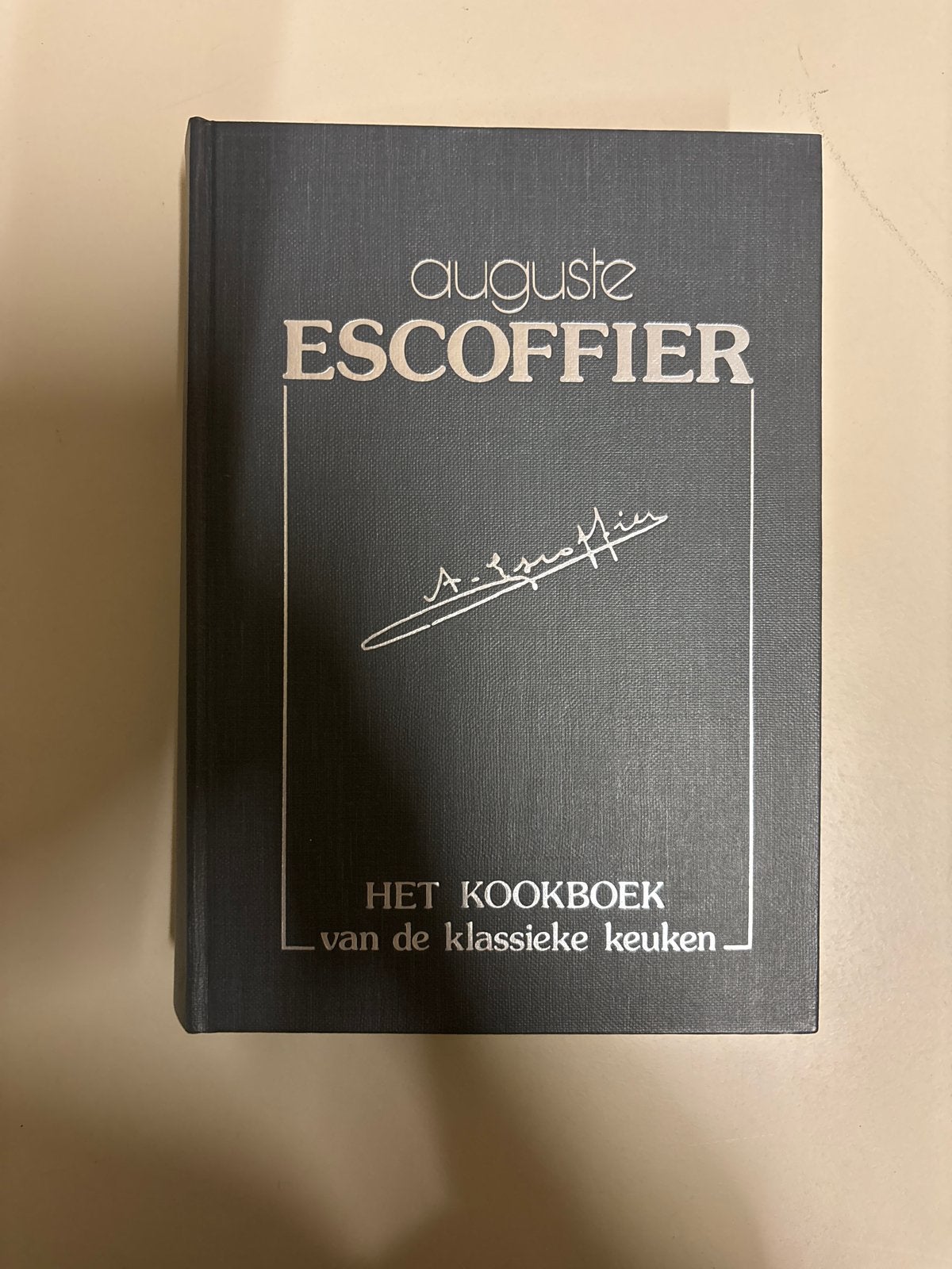 Auguste Escoffier: Het Kookboek van de Klassieke Keuken, Ophalen of Verzenden, Gelezen, Europa, Hoofdgerechten
