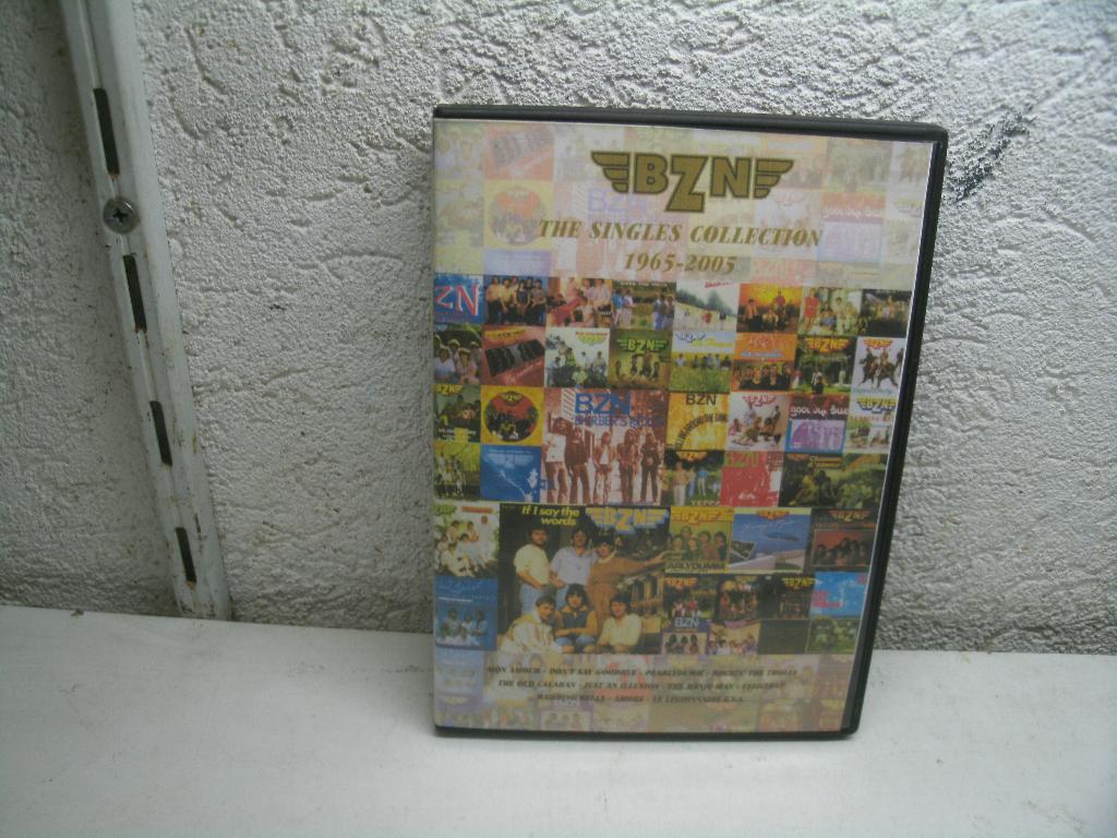 dvd 244b bzn the singles collection 1965-2005, Ophalen of Verzenden, Zo goed als nieuw