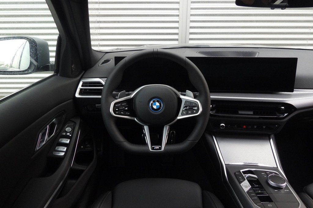 BMW 3 Serie 330e M Sport Automaat / Schuif-kanteldak / Trekh, Auto's, BMW, Automaat, 1998 cc, Achterwielaandrijving, Zwart