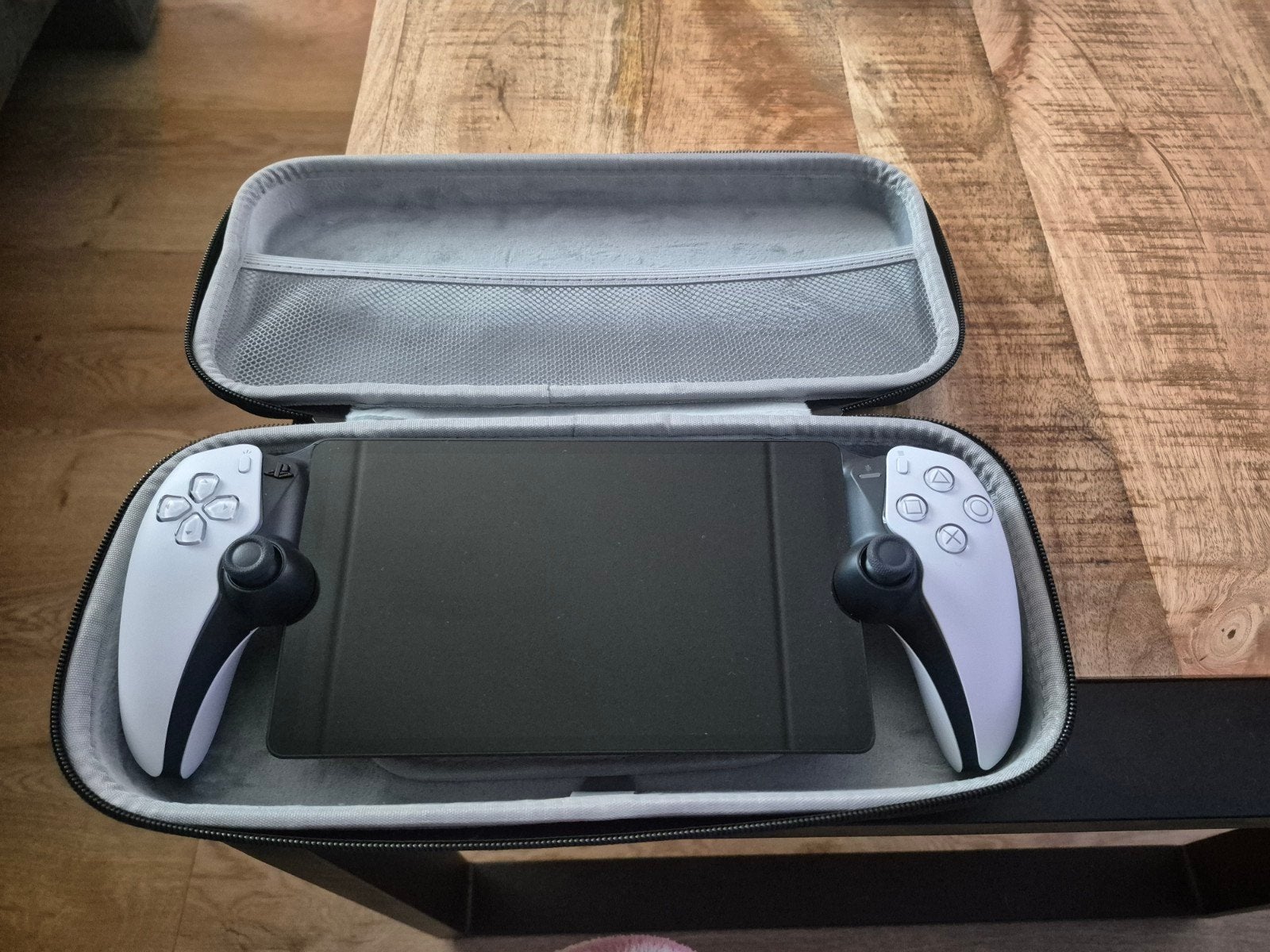 Sony PlayStation Portal Remote Player met hoes