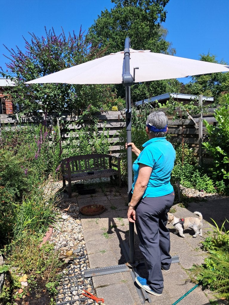 Zweefparasol, beige, Ophalen, Gebruikt, 2 tot 3 meter, Zweefparasol